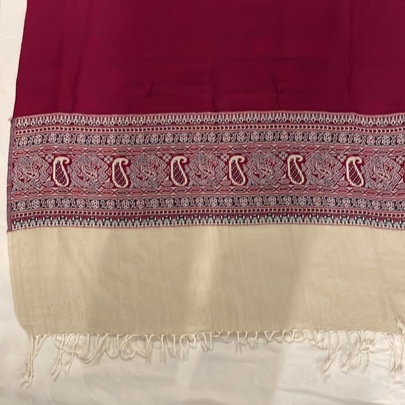 Scarf with Detailed print approximately 80” x 30” - Picture 2 of 3